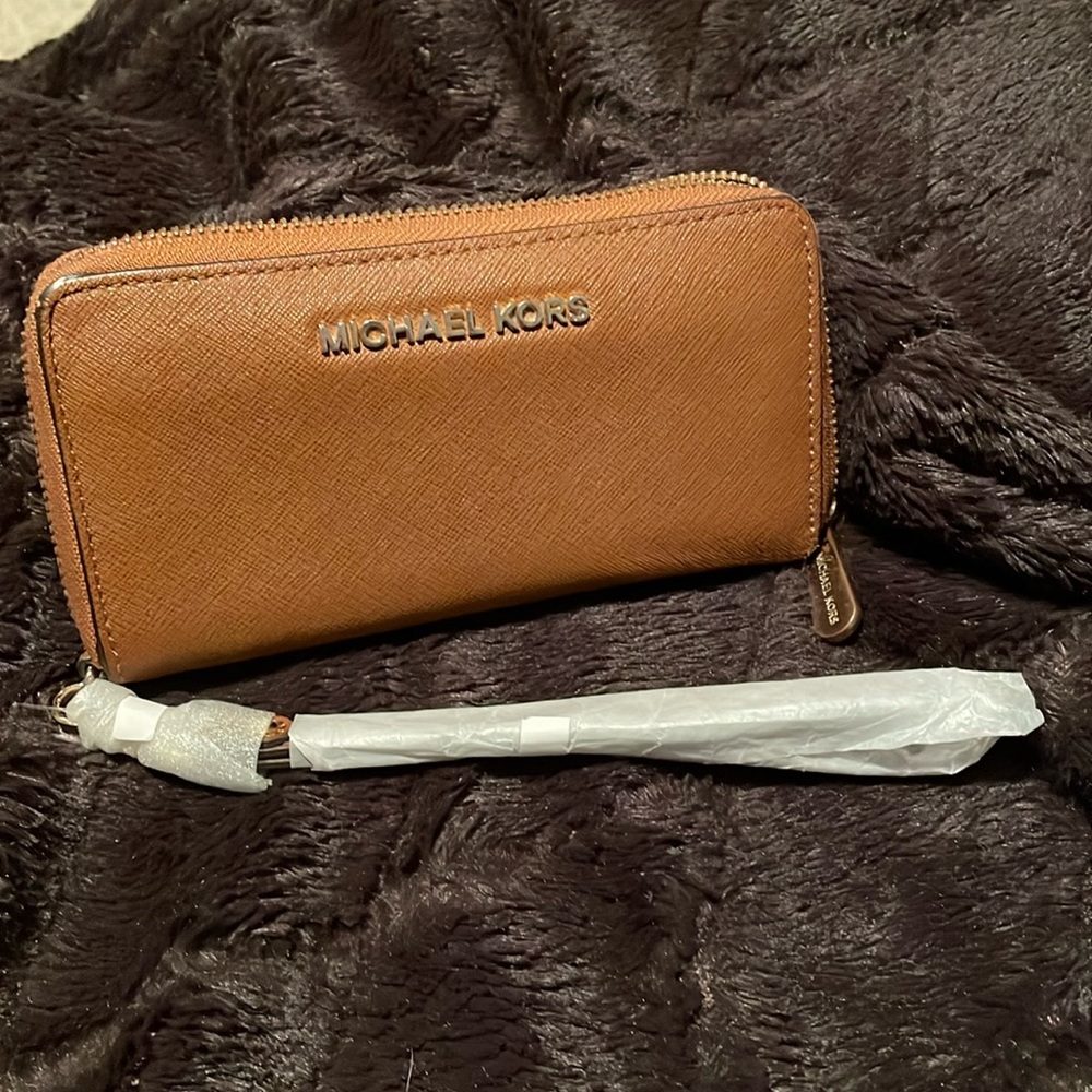 Michael Kors Saffiano Leather Jet Set Wallet